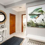 Spacious&bright2bedroom Near Beaches,sleeps 6 波尔蒂芒