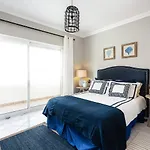 Spacious&bright2bedroom Near Beaches,sleeps 6 Lejlighed *