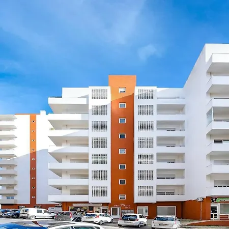 Spacious&bright2bedroom Near Beaches,sleeps 6 * 波尔蒂芒