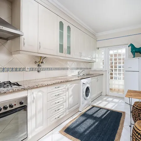 Spacious&bright2bedroom Near Beaches,sleeps 6 Lägenhet Portimão