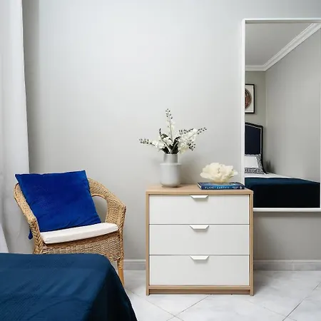 Comfortable 2-Bed Apt Central Algarve Base