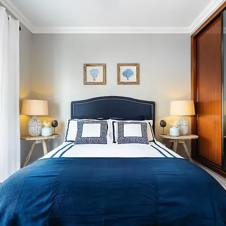 Comfortable 2-Bed Apt Central Algarve Base شقة