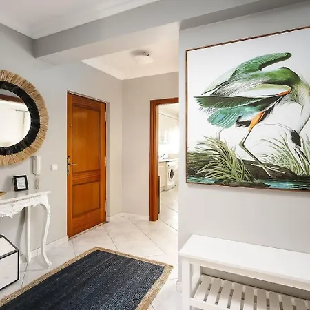 Comfortable 2-Bed Apt Central Algarve Base بورتيماو