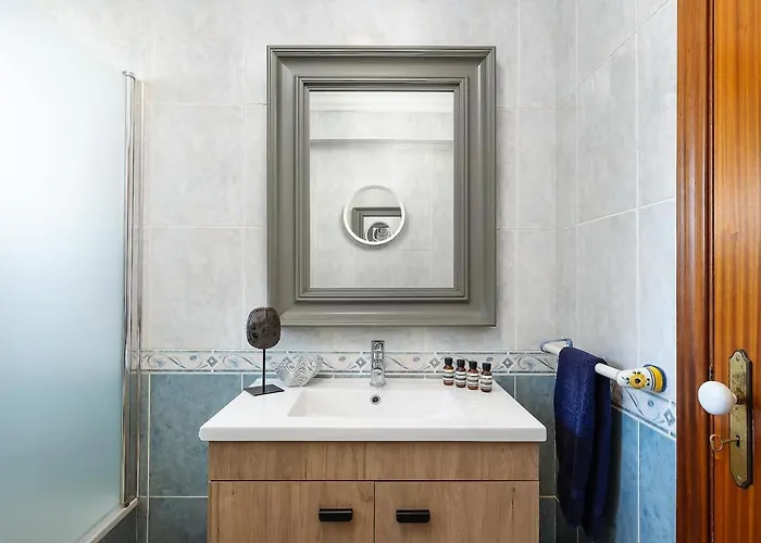 Spacious&bright2bedroom Near Beaches,sleeps 6 アパート *