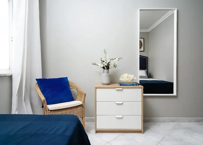 Spacious&bright2bedroom Near Beaches,sleeps 6