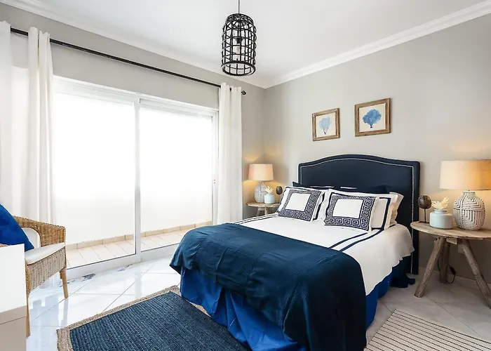 Spacious&bright2bedroom Near Beaches,sleeps 6 アパート *